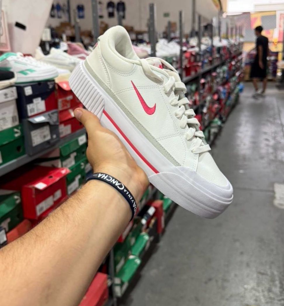 Tenis Nike Casual Blanco con Detalles Rosa 100% Original